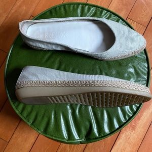 Flats by The Flexx, size 8